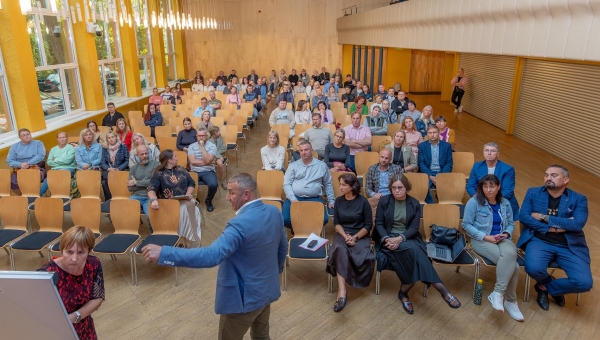 Arutelu oodanud lapsevanemaid selgituskoosolek ei rahuldanud